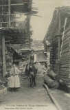 A l'intérieur du village